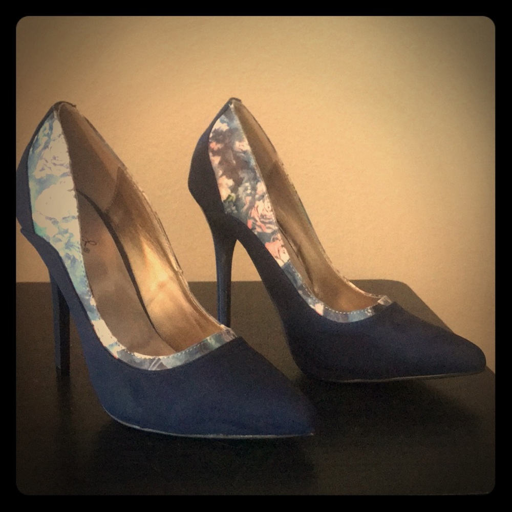 Beautiful Navy Blue Pump with Floral Trim